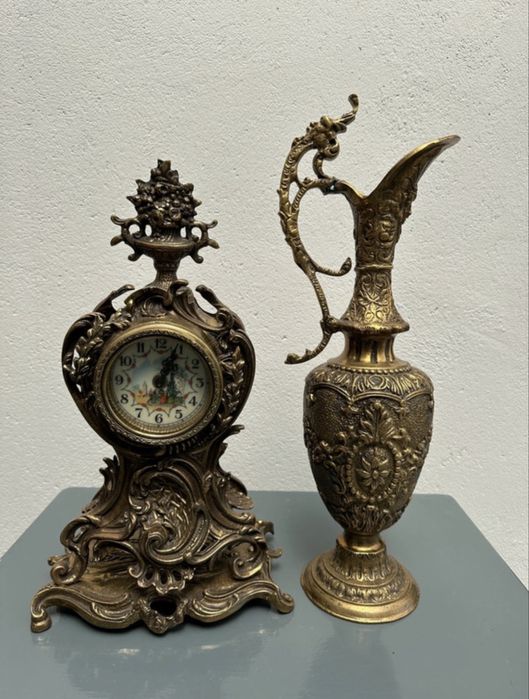 Relógio e Jarrão de Latão