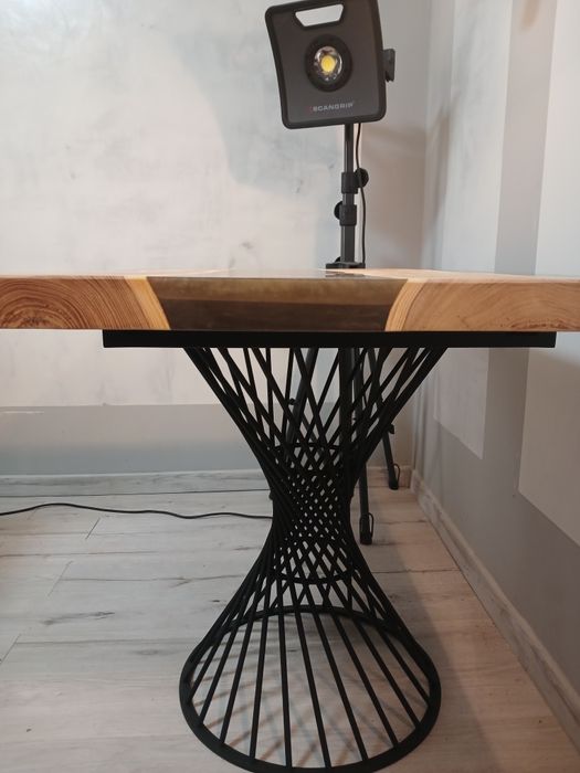 Столи из ебокситной смоли