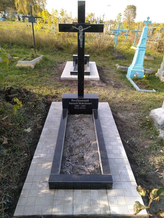 Пам'ятники від виробника...