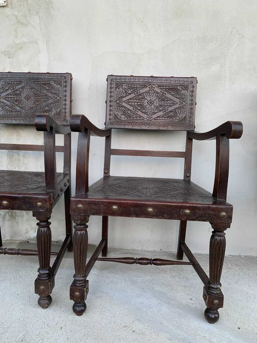 cadeirão antigo em pele