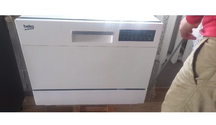 настільна посудомийна машина Beko  DTC36610W