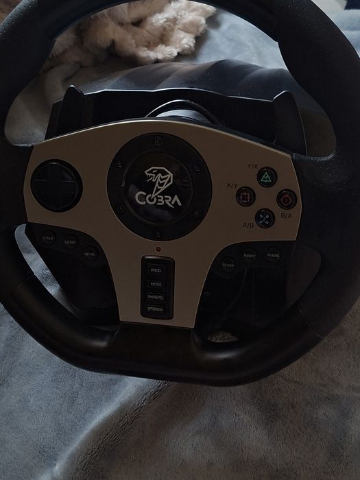 Kierownica COBRA GT900 PRO w zestawie uchwyty mocujące, pedały, ręczna skrzynia biegów  (6+1)  można podłączyć do: PS4, PS3, PC, XBOX ONE, XBOX 360