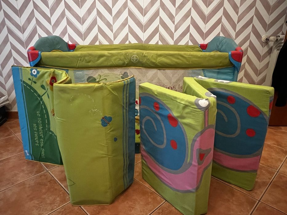 Cama de bebé portatil, com colchão