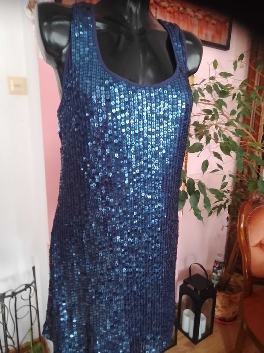 Sprzedam sukienkę z cekinami