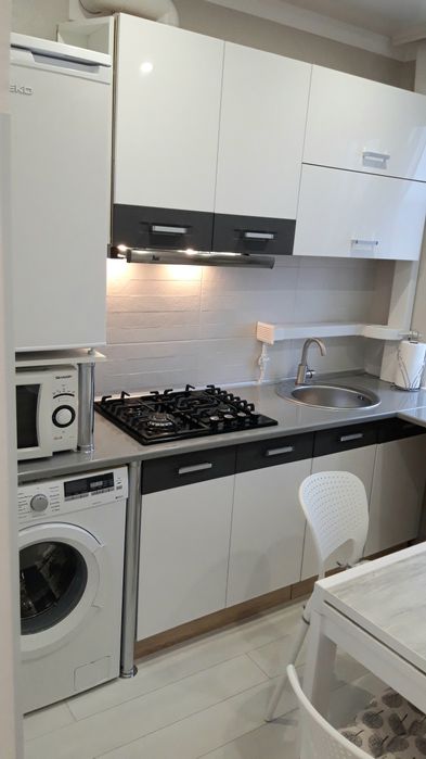 Навпроти КУРОРТУ в ЦЕНТРІ вул. Гоголя 139.