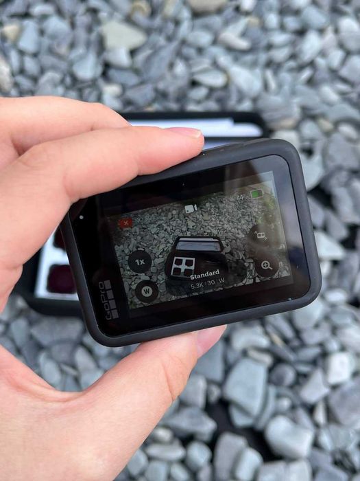 Екшн-камера GoPro Hero 11 з додатковими лінзами.