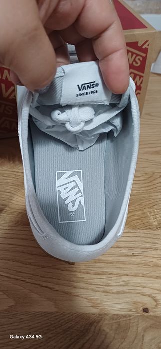 Vans novos em caixa n 42