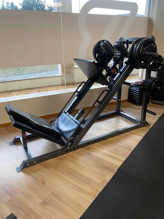 Titanium Strength LP300 Leg Press & Hack Squat – Excelente Estado