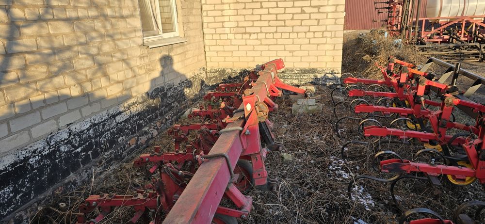 Продам заводской междурядный культиватор на подшипниках крн- 5.6