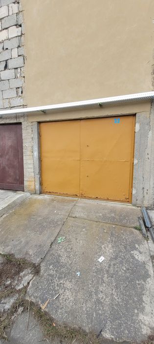 Garaż przy Pieprzyku.