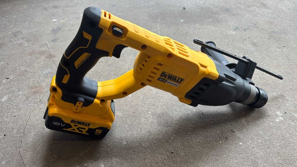 Młotowiertarka DeWalt DCH133 18V + akumulator 5Ah
