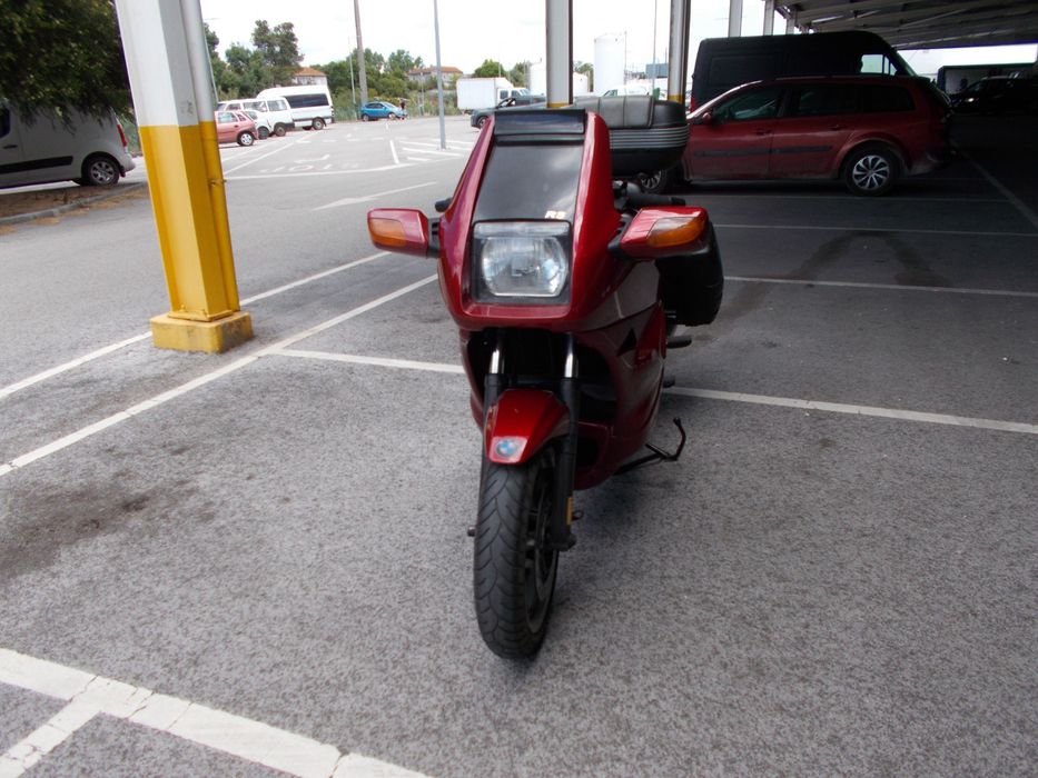 BMW K1100 RS de garagem