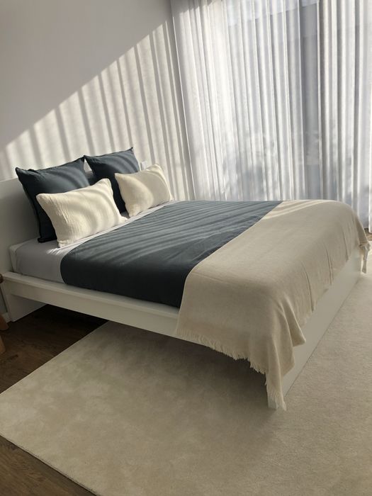 Cama de casal com estrado e colchão