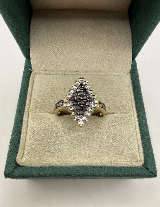 Złoty pierścionek z diamentami 0,33ct