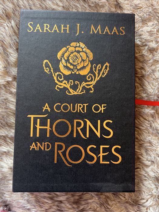 A Court of Thorns and Roses - Sara J. Maas - collector’s edition