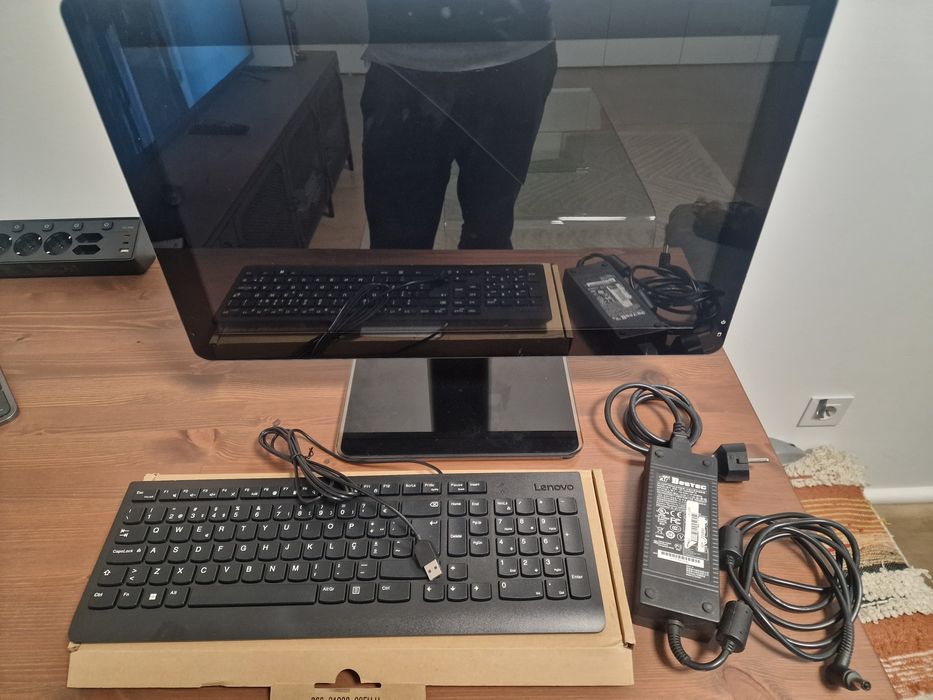 Computador Intercomp EVO81T 24" 8Gb RAM 240Gb SSD