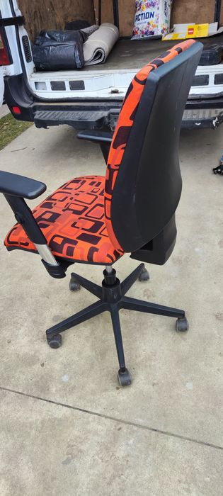 Офісне.   крісло