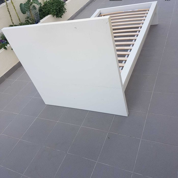 Cama solteiro branca