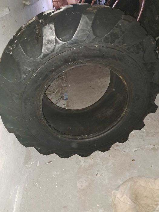 Opony industrialluc r4  17,5 L 24