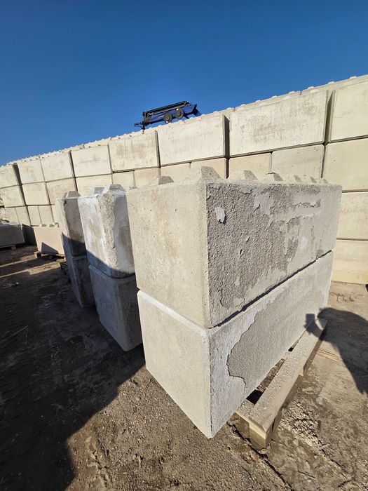 | BLOKI BETONOWE II gatunek 180 × 60 × 60 cm | MUR OPOROWY |