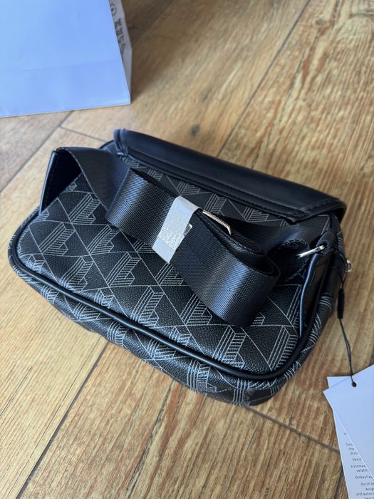 Bolsa Lacoste.