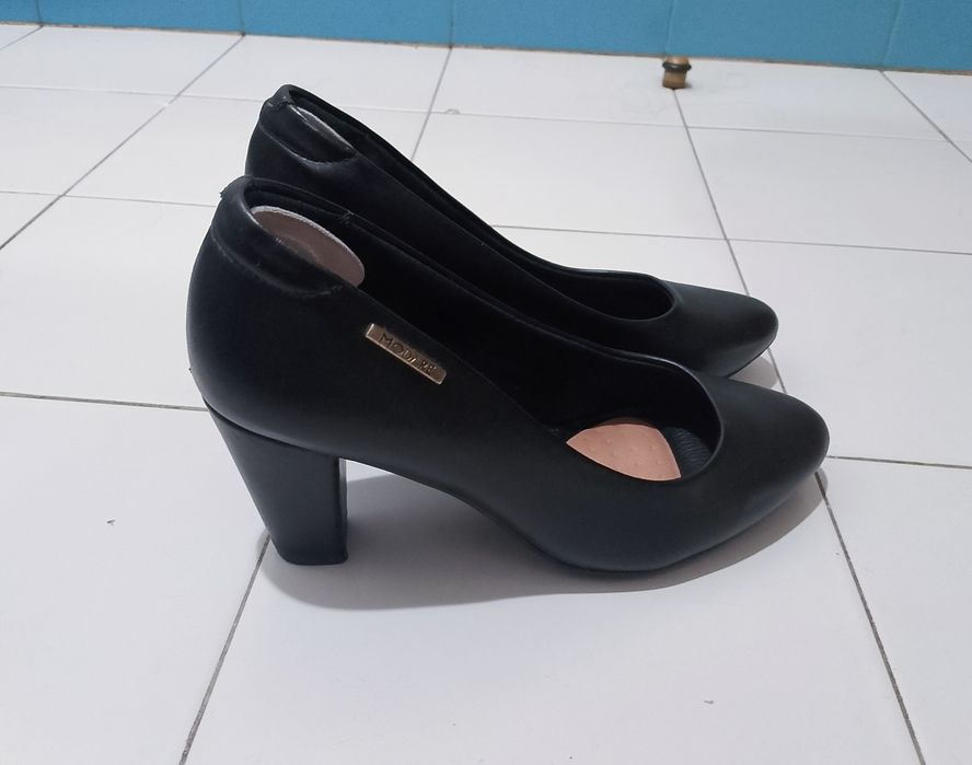 Sapatos pretos de salto alto Modare ultra conforto