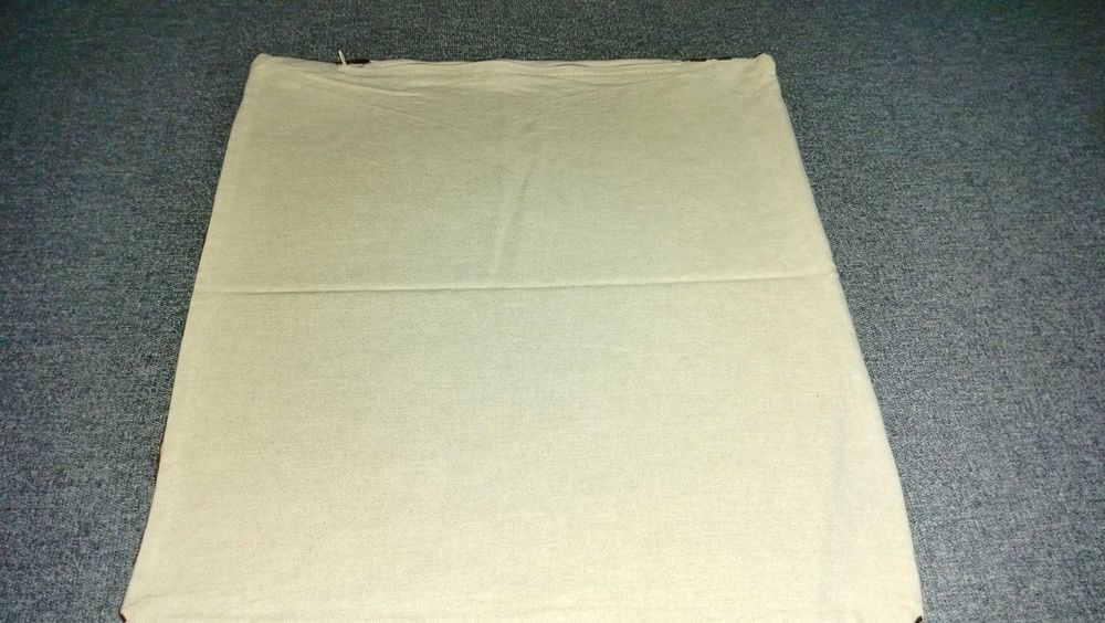 Dekoracyjne poszewki na poduszki brązowe kwiaty 2 szt 43 x 43