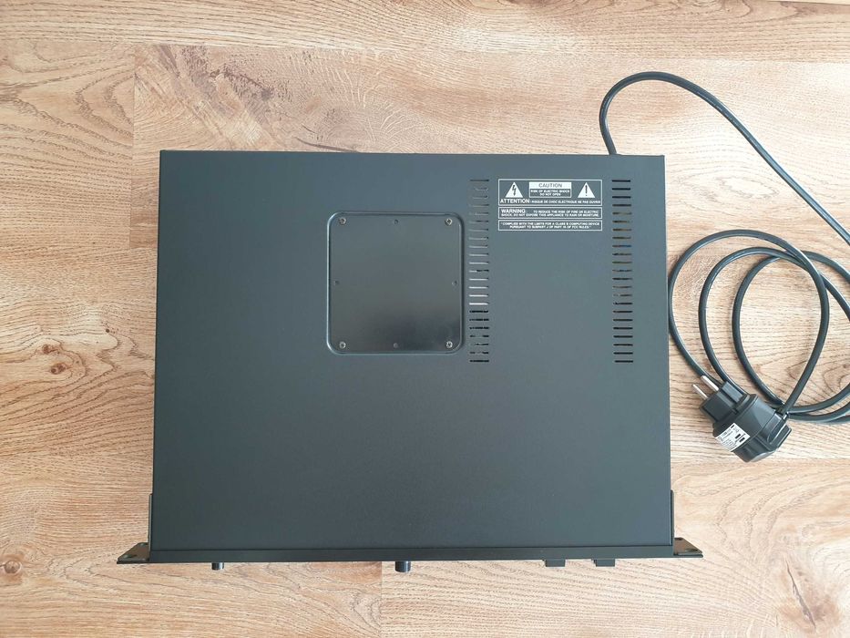 Roland jv880 syntezator