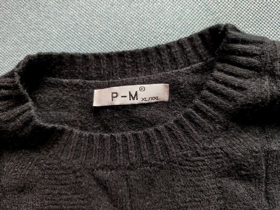 Sweter P-M czarny
