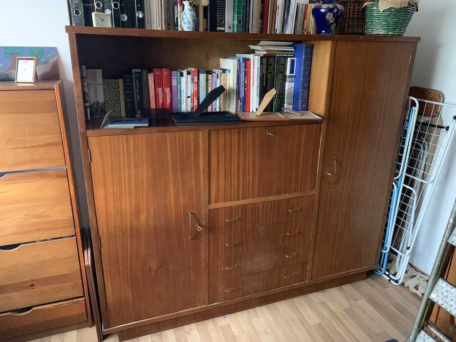 Armario para quarto de estudante