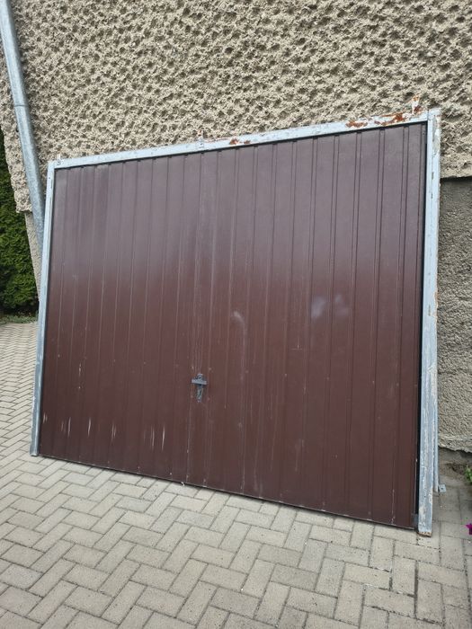 Brama garażowa z napędem