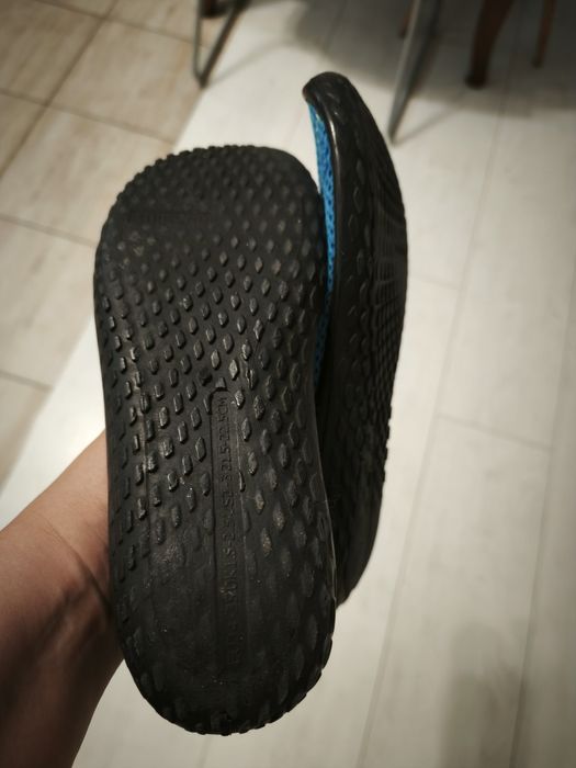 buty do wody na kamienista plaze 35