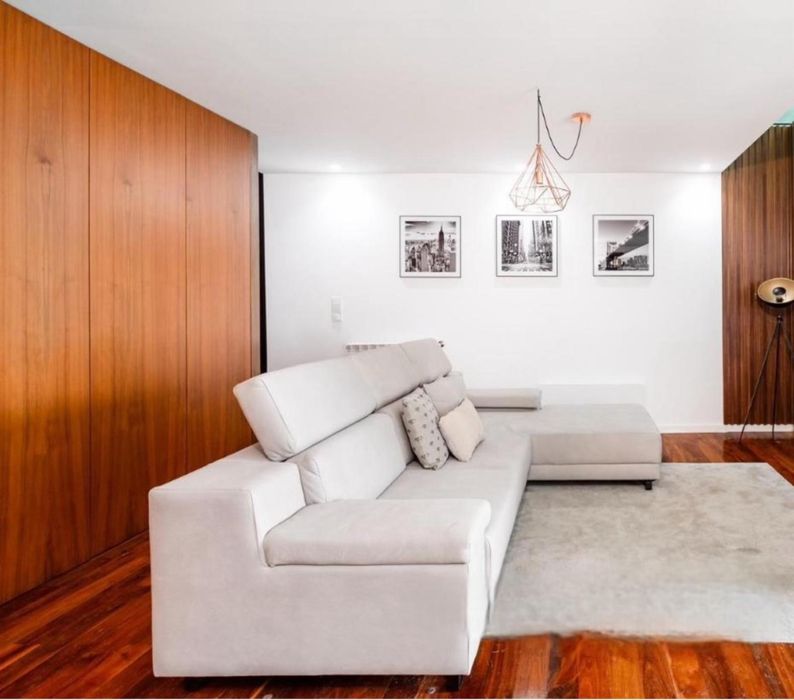 Sofá com chaise long