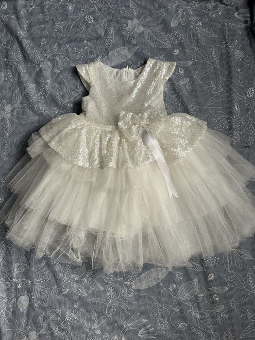 Продам пишну святкову сукню