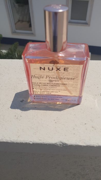 Quatro perfumes para venda por 10 euros