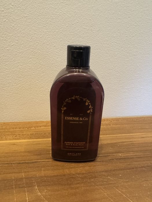 Oriflame Essense & Co. Garden Symphony – Luksusowy żel do kąpieli