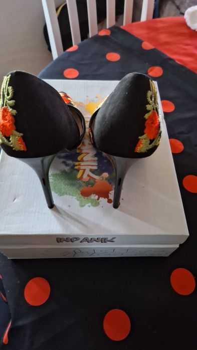 Sapatos muinto originais