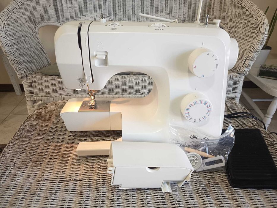 Venda de Máquina de Costura SilverCrest SNM 33C1