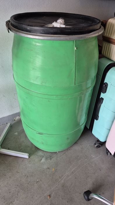Beczka na deszczówkę 220l z kranikiem