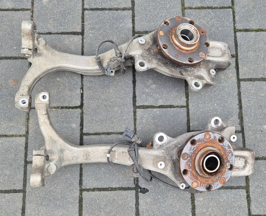 Zwrotnica lewa lub prawa Audi A4 B6 B7