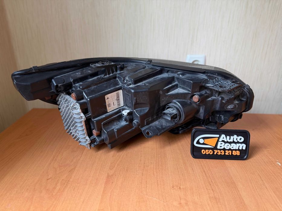 Фара Jeep Cherokee