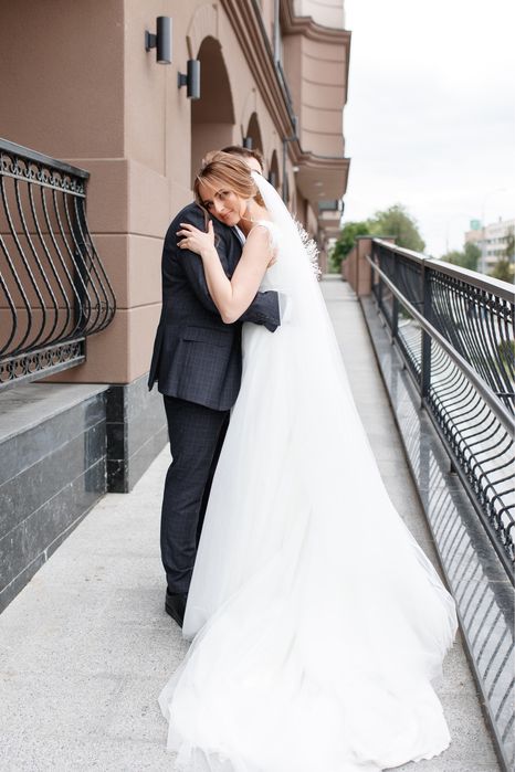 Продам весільну сукню