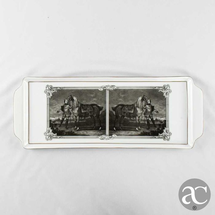 Torteira Vista Alegre decoração a grisaille e dourado, "Arte equestre"