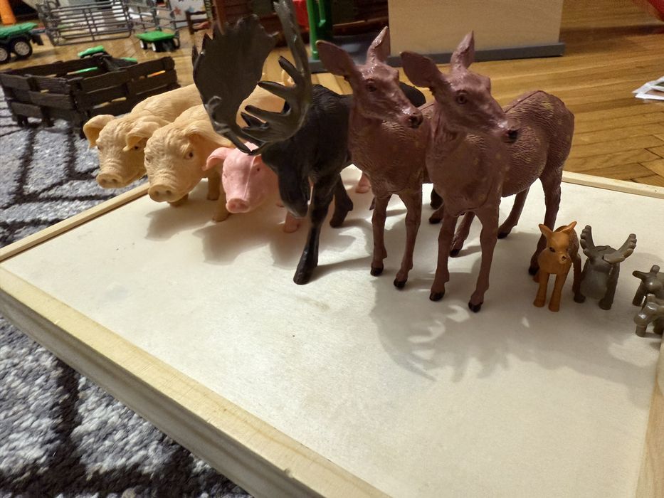 Дитячі іграшки,звірятка,фігурки тварин