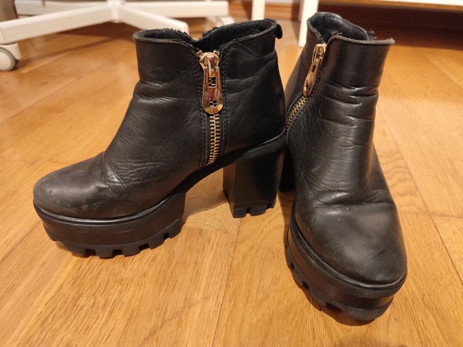 Botas pretas salto alto