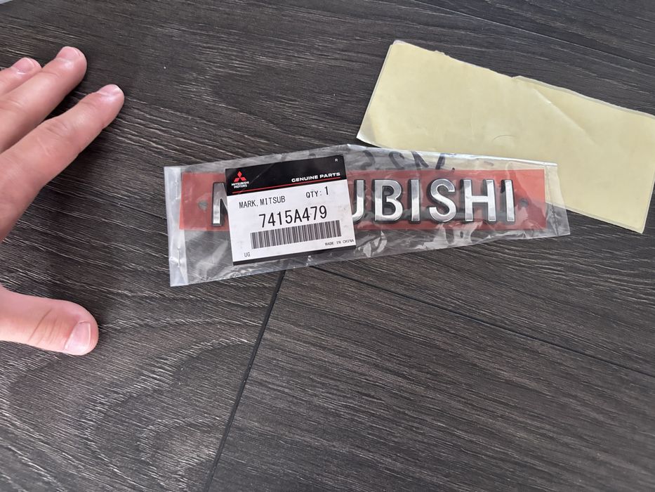 Emblemat napis Mitsubishi