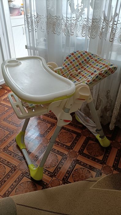 Продам стульчик для кормления Chicco Polly.