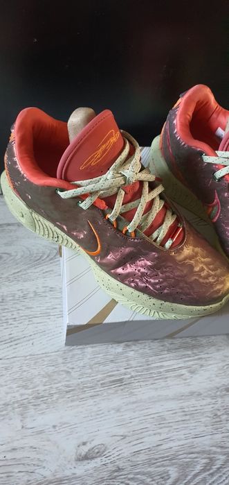 Jordan LeBron XXI quenn conch