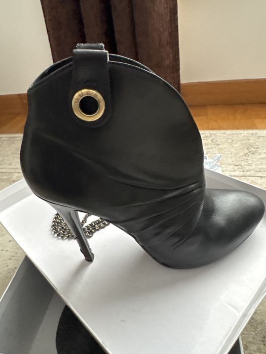 Botas Guess pretas com aplicação