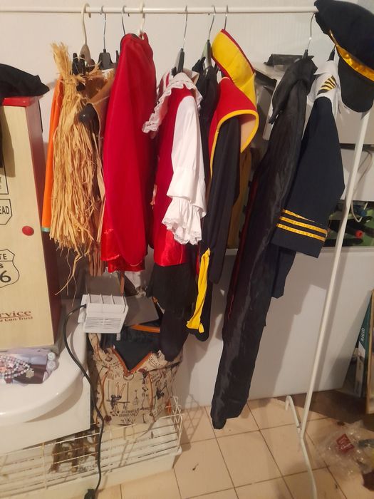 Algumas roupas para noite de auloine usadas em bom estado.